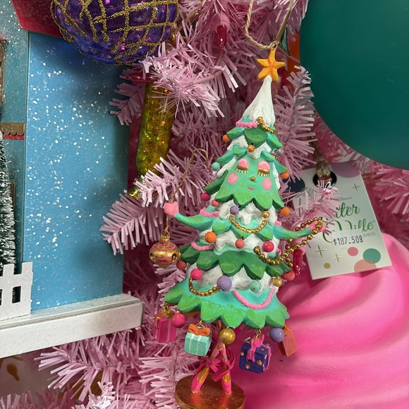 Pinesy on point ornament - Glitterville - Picture 2 of 2